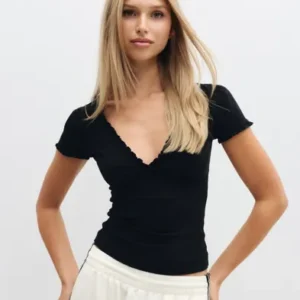 Nelly - Sort - Cute V Neck Frill Top