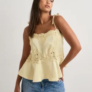 Neo Noir - Gul - Kaela Heavy Sateen Lace Top