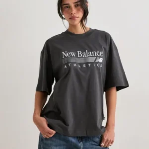 New Balance - Sort - Trackside Oversized T-shirt