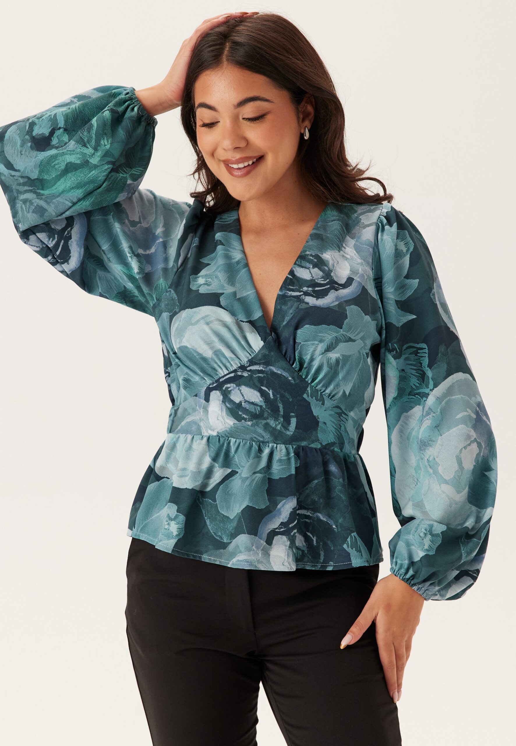 V-neck L/S Blouse V-neck L/S Blouse